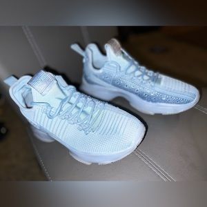 STEVE MADDEN RUNS SMALL IN SIZE